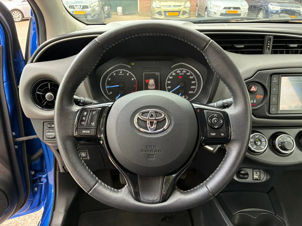 1.0 VVT-i Connect |'' 116.000 KM '' + Achteruitrijcamera Nu € 11.975,-!!!