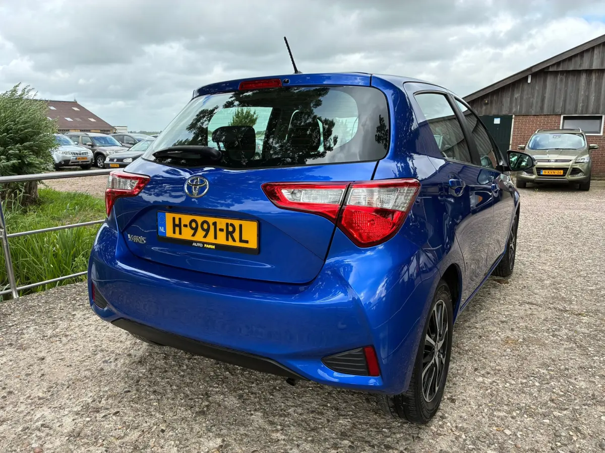 1.0 VVT-i Connect |'' 116.000 KM '' + Achteruitrijcamera Nu € 11.975,-!!!