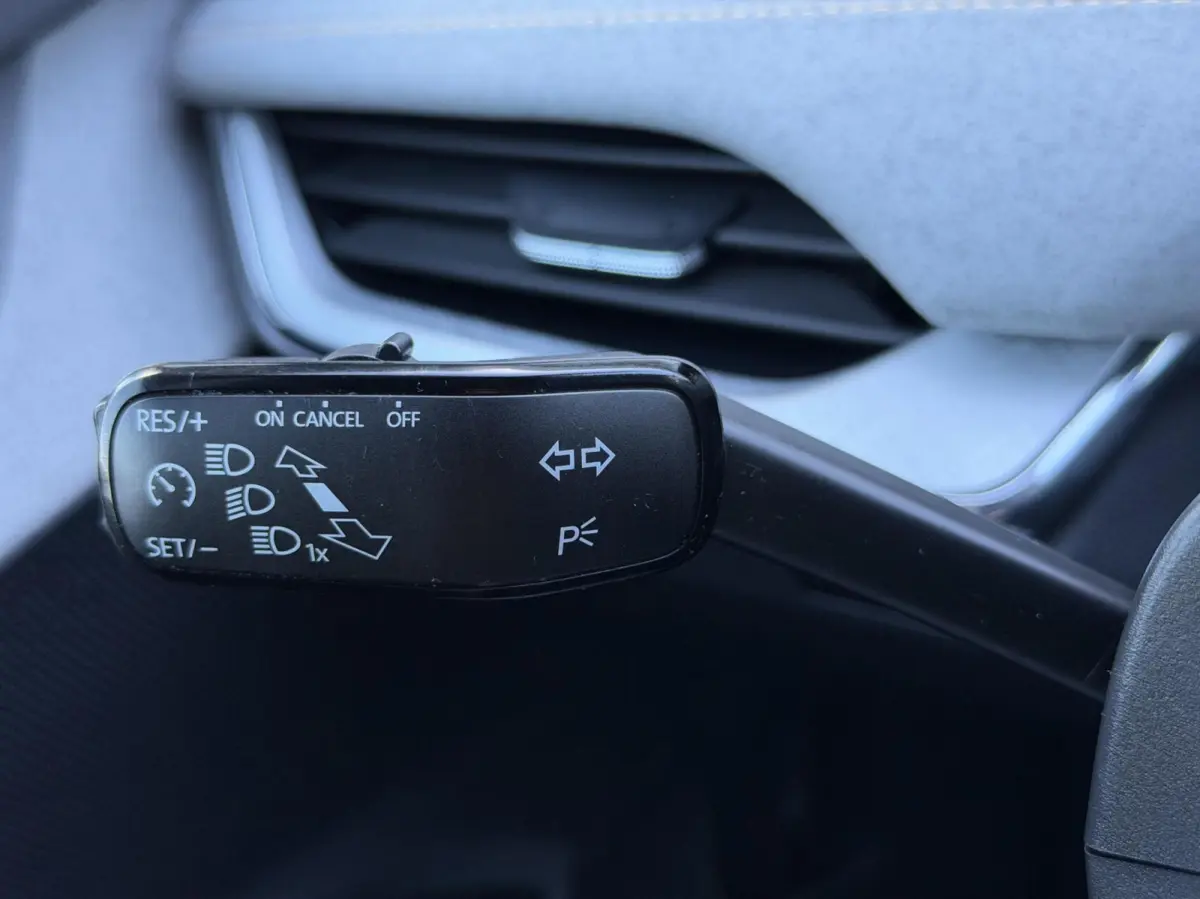 80 Leer/alcantara SoH 96,23% | Warmtepomp | LED koplampen | Sfeerverlichting | Parkeersensoren voor en achter | Navigatiesysteem | Apple CarPlay/Android Auto Full-Link | Cruise & Climate con