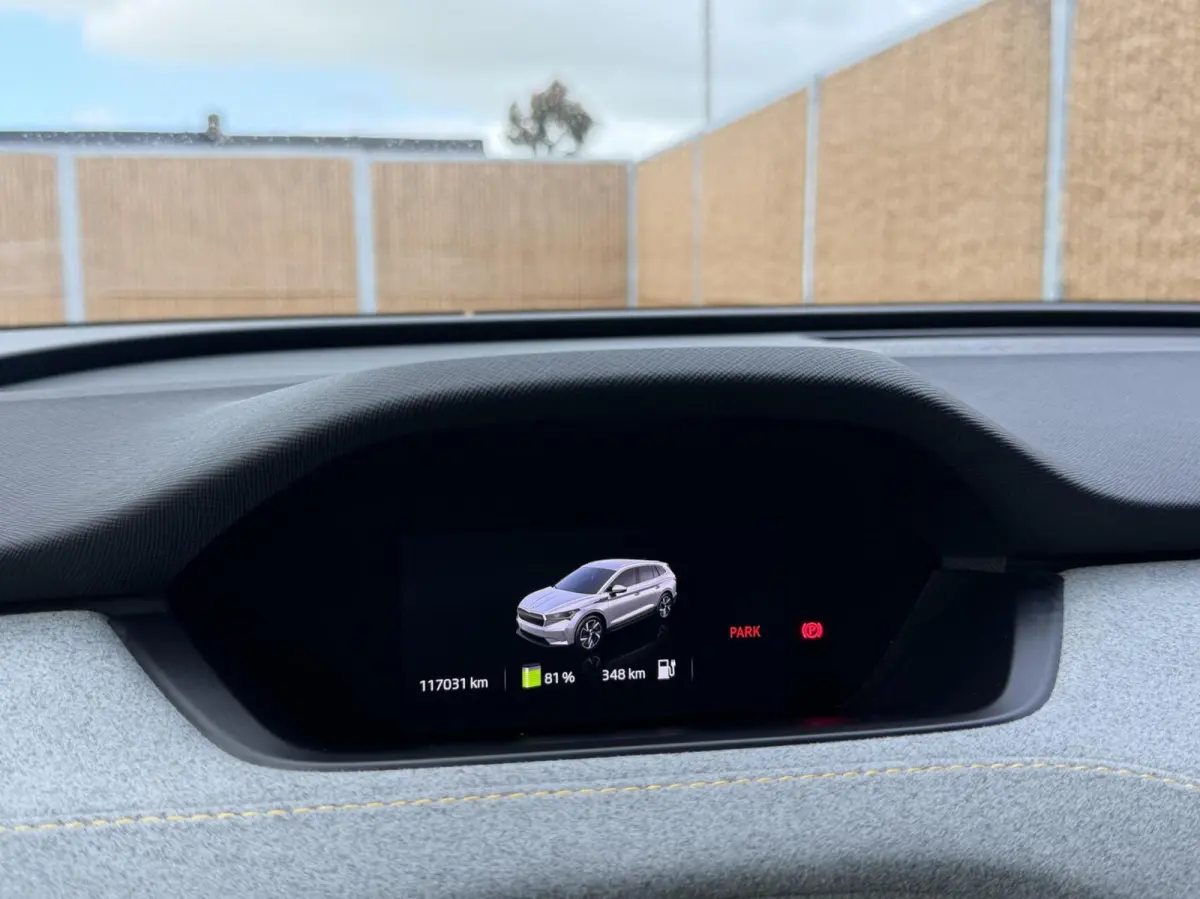 80 Leer/alcantara SoH 96,23% | Warmtepomp | LED koplampen | Sfeerverlichting | Parkeersensoren voor en achter | Navigatiesysteem | Apple CarPlay/Android Auto Full-Link | Cruise & Climate con