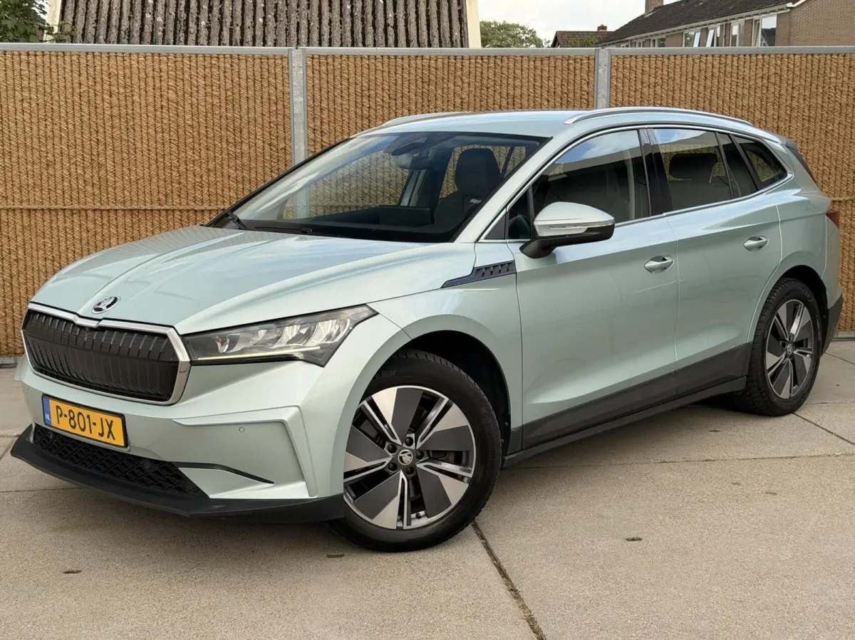 80 Leer/alcantara SoH 96,23% | Warmtepomp | LED koplampen | Sfeerverlichting | Parkeersensoren voor en achter | Navigatiesysteem | Apple CarPlay/Android Auto Full-Link | Cruise & Climate con