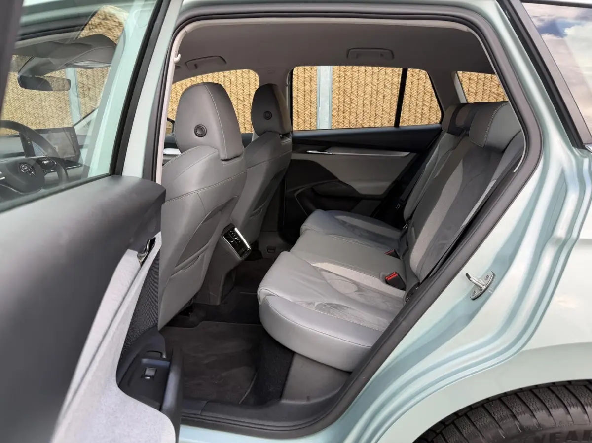80 Leer/alcantara SoH 96,23% | Warmtepomp | LED koplampen | Sfeerverlichting | Parkeersensoren voor en achter | Navigatiesysteem | Apple CarPlay/Android Auto Full-Link | Cruise & Climate con