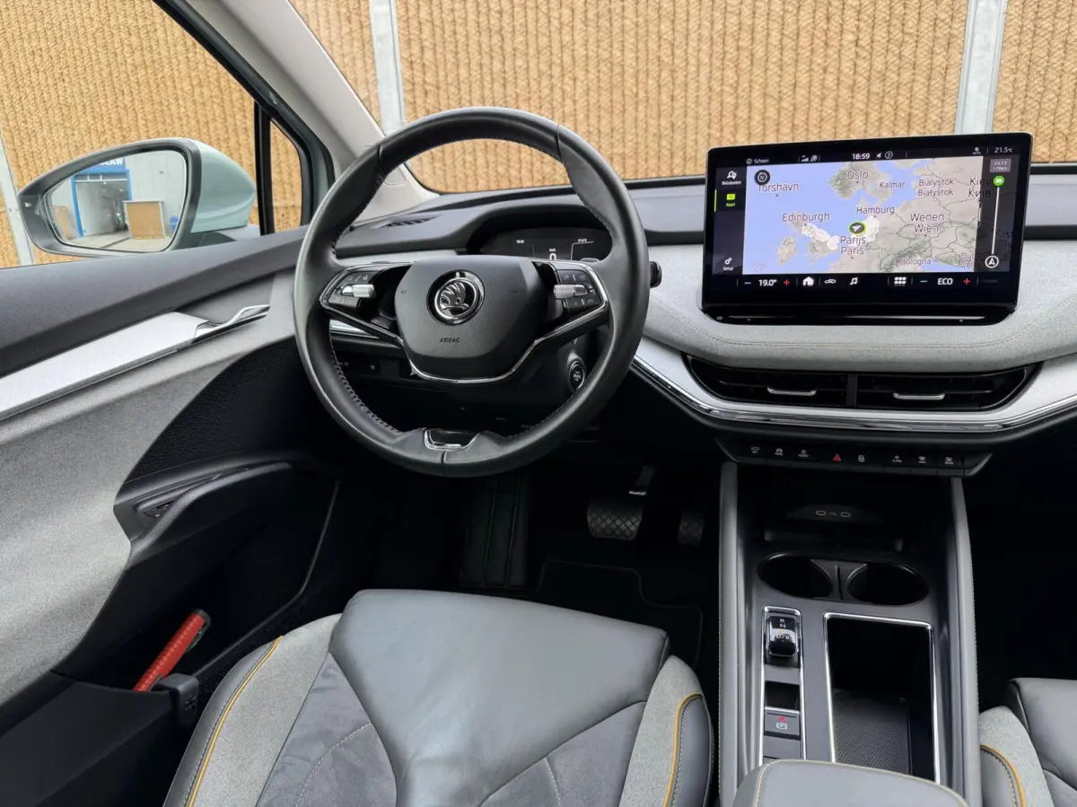 80 Leer/alcantara SoH 96,23% | Warmtepomp | LED koplampen | Sfeerverlichting | Parkeersensoren voor en achter | Navigatiesysteem | Apple CarPlay/Android Auto Full-Link | Cruise & Climate con