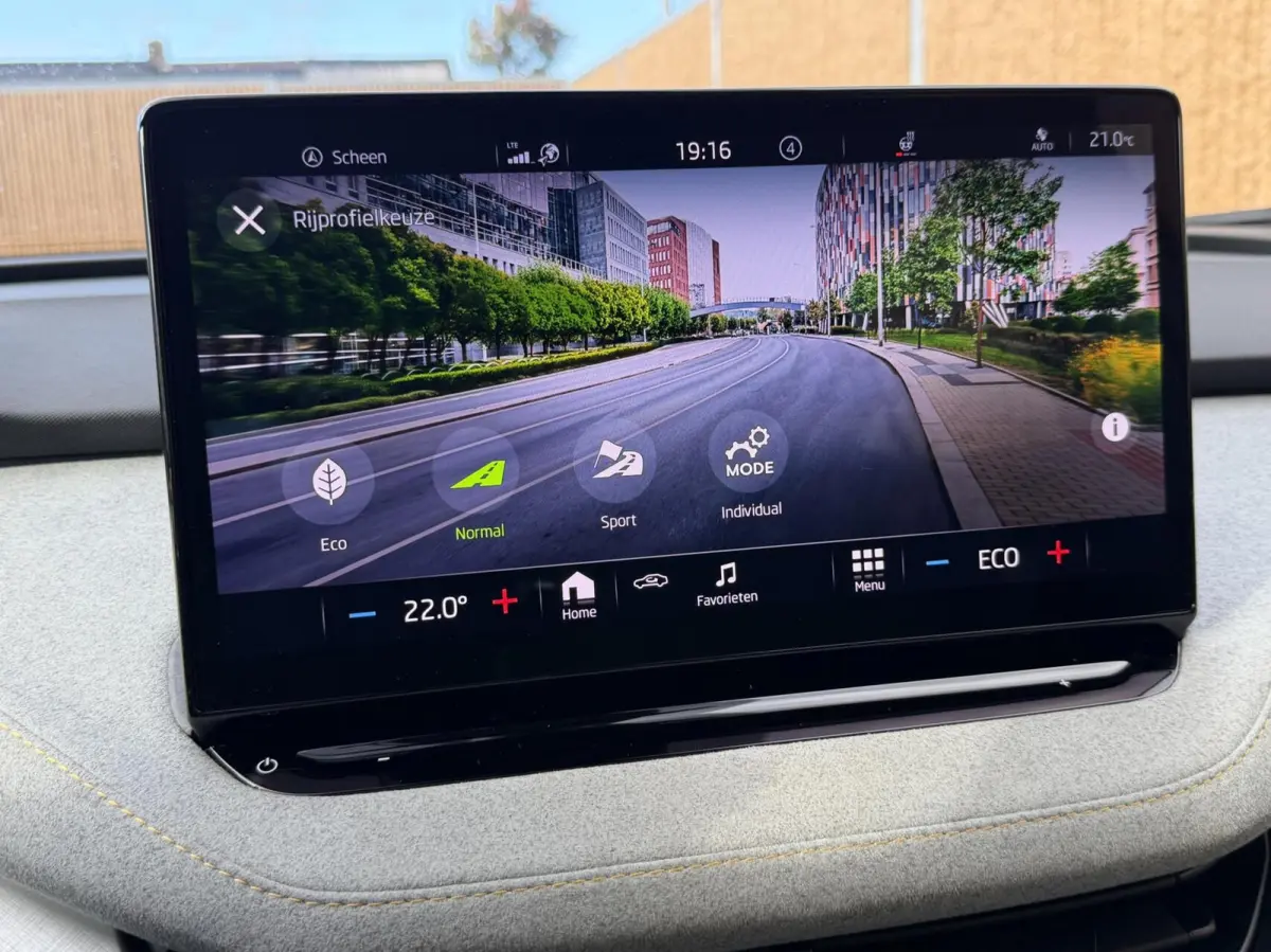 80 Leer/alcantara SoH 96,23% | Warmtepomp | LED koplampen | Sfeerverlichting | Parkeersensoren voor en achter | Navigatiesysteem | Apple CarPlay/Android Auto Full-Link | Cruise & Climate con