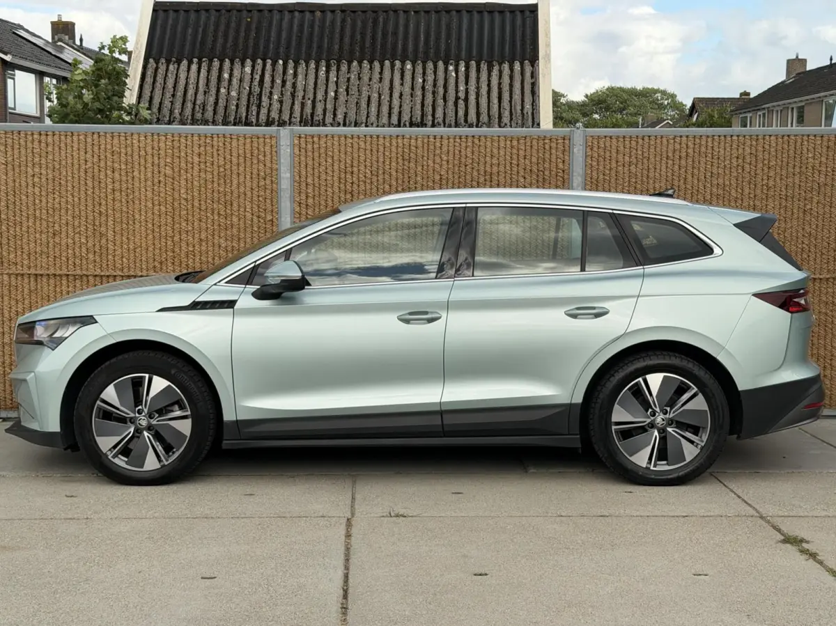 80 Leer/alcantara SoH 96,23% | Warmtepomp | LED koplampen | Sfeerverlichting | Parkeersensoren voor en achter | Navigatiesysteem | Apple CarPlay/Android Auto Full-Link | Cruise & Climate con