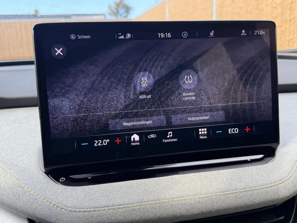80 Leer/alcantara SoH 96,23% | Warmtepomp | LED koplampen | Sfeerverlichting | Parkeersensoren voor en achter | Navigatiesysteem | Apple CarPlay/Android Auto Full-Link | Cruise & Climate con