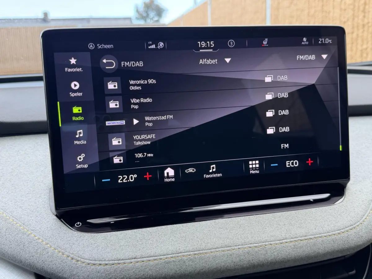 80 Leer/alcantara SoH 96,23% | Warmtepomp | LED koplampen | Sfeerverlichting | Parkeersensoren voor en achter | Navigatiesysteem | Apple CarPlay/Android Auto Full-Link | Cruise & Climate con