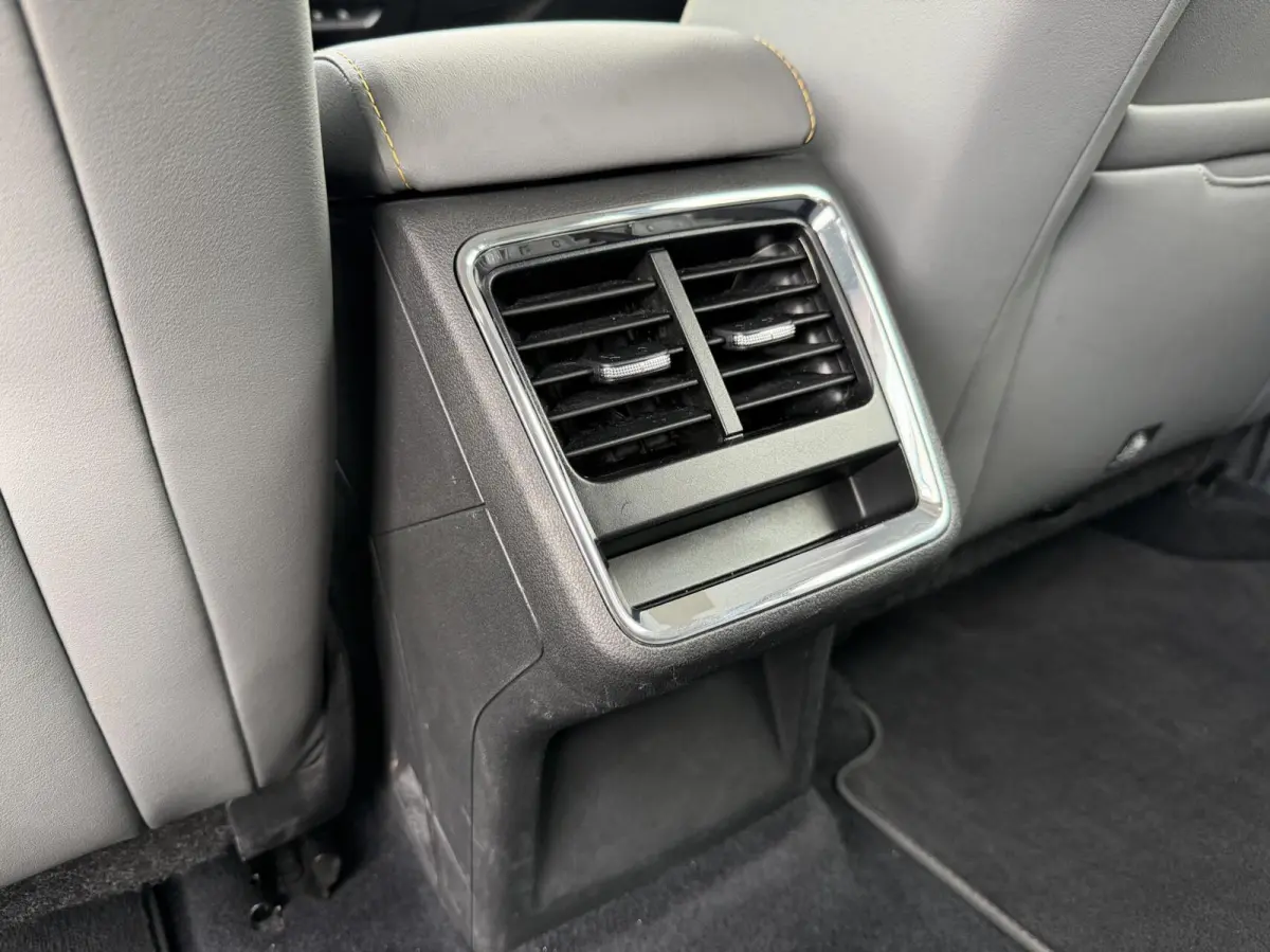 80 Leer/alcantara SoH 96,23% | Warmtepomp | LED koplampen | Sfeerverlichting | Parkeersensoren voor en achter | Navigatiesysteem | Apple CarPlay/Android Auto Full-Link | Cruise & Climate con