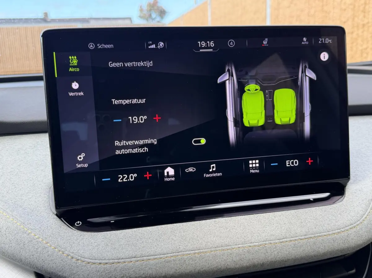 80 Leer/alcantara SoH 96,23% | Warmtepomp | LED koplampen | Sfeerverlichting | Parkeersensoren voor en achter | Navigatiesysteem | Apple CarPlay/Android Auto Full-Link | Cruise & Climate con