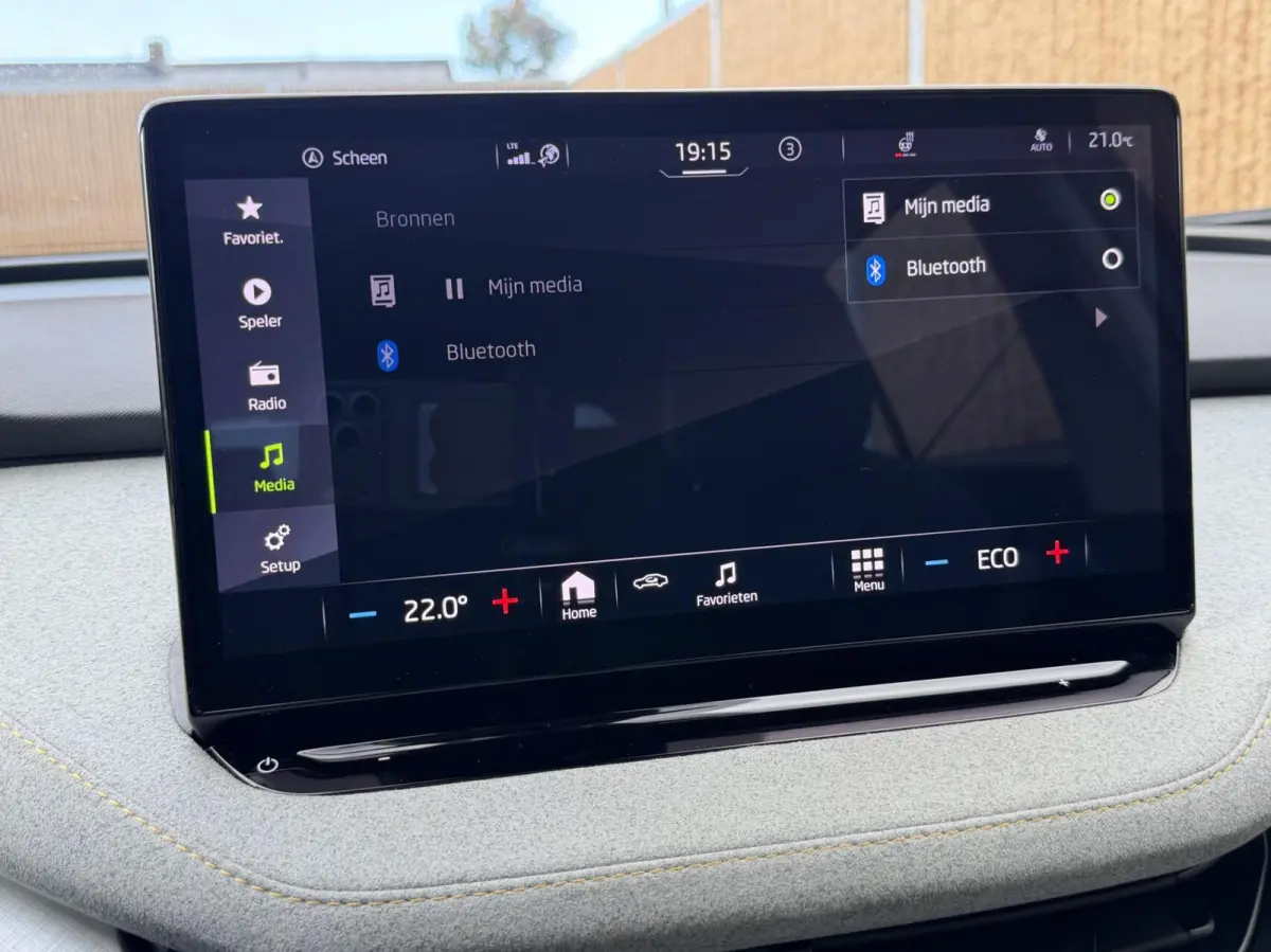 80 Leer/alcantara SoH 96,23% | Warmtepomp | LED koplampen | Sfeerverlichting | Parkeersensoren voor en achter | Navigatiesysteem | Apple CarPlay/Android Auto Full-Link | Cruise & Climate con