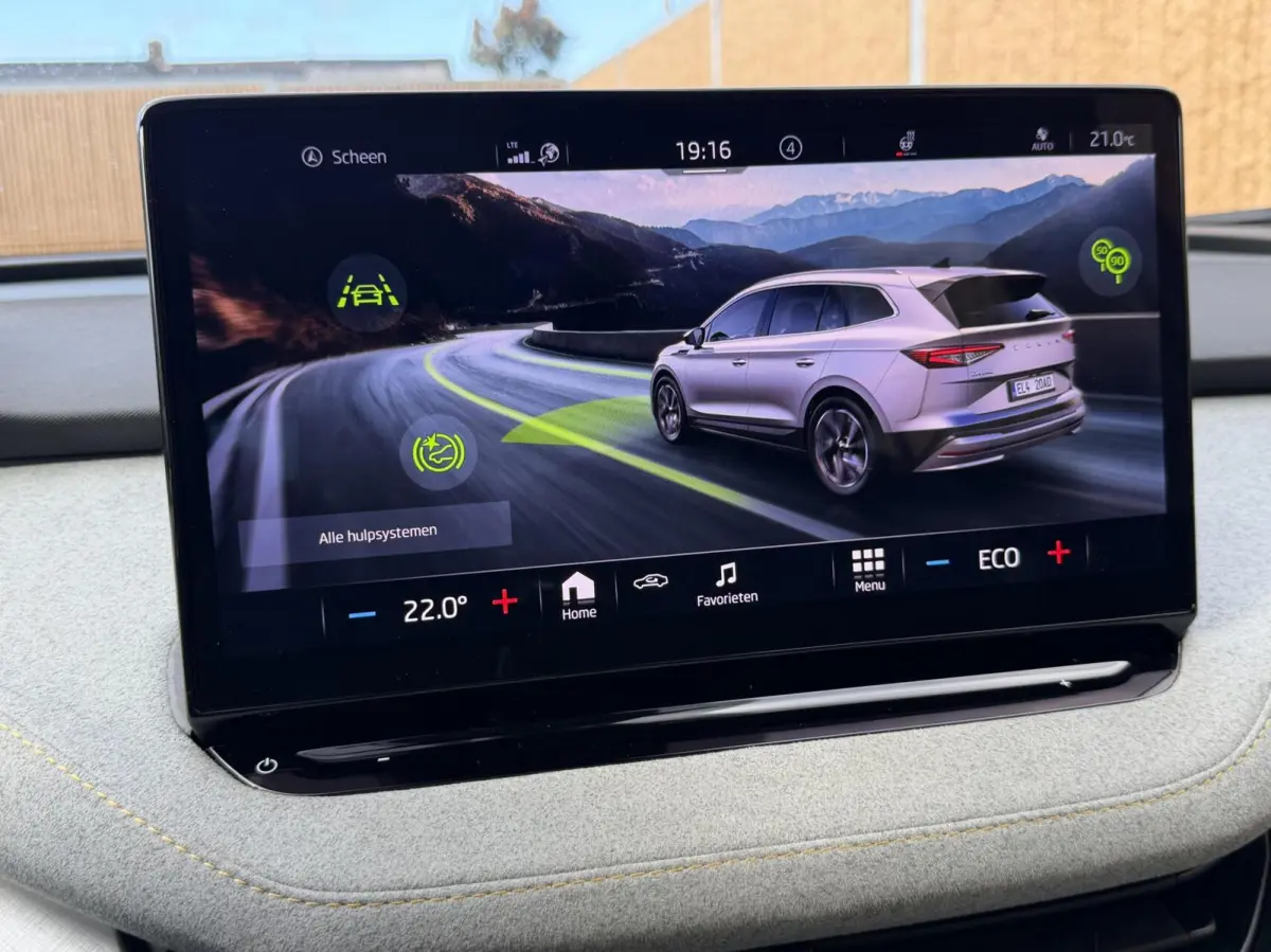80 Leer/alcantara SoH 96,23% | Warmtepomp | LED koplampen | Sfeerverlichting | Parkeersensoren voor en achter | Navigatiesysteem | Apple CarPlay/Android Auto Full-Link | Cruise & Climate con