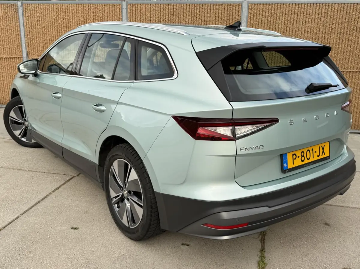 80 Leer/alcantara SoH 96,23% | Warmtepomp | LED koplampen | Sfeerverlichting | Parkeersensoren voor en achter | Navigatiesysteem | Apple CarPlay/Android Auto Full-Link | Cruise & Climate con