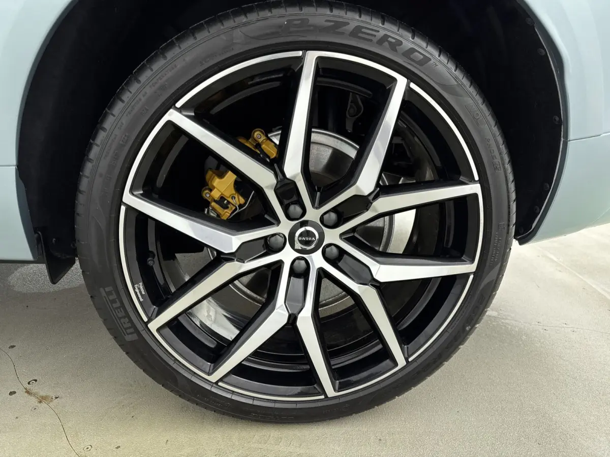 POLESTAR Engineered T8 hybrid Long Range | SoH 100% | Bowers & Wilkins | Panoramadak | PDC V+A en 360 camera | Stoel + Stuurverwarming | Keyless | BLIS | Alarm |