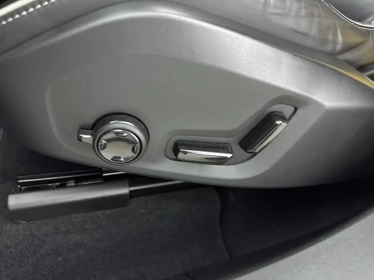 POLESTAR Engineered T8 hybrid Long Range | SoH 100% | Bowers & Wilkins | Panoramadak | PDC V+A en 360 camera | Stoel + Stuurverwarming | Keyless | BLIS | Alarm |