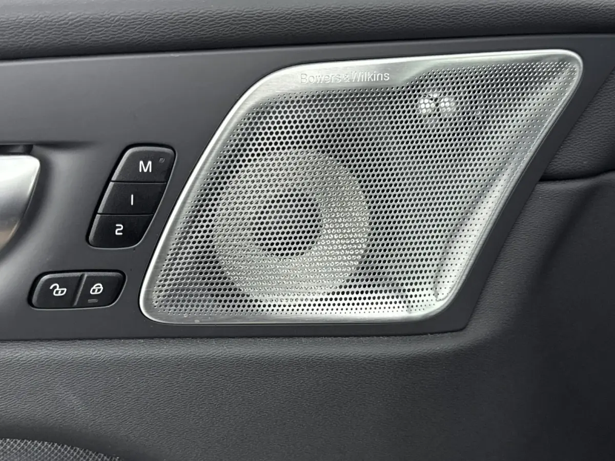 POLESTAR Engineered T8 hybrid Long Range | SoH 100% | Bowers & Wilkins | Panoramadak | PDC V+A en 360 camera | Stoel + Stuurverwarming | Keyless | BLIS | Alarm |