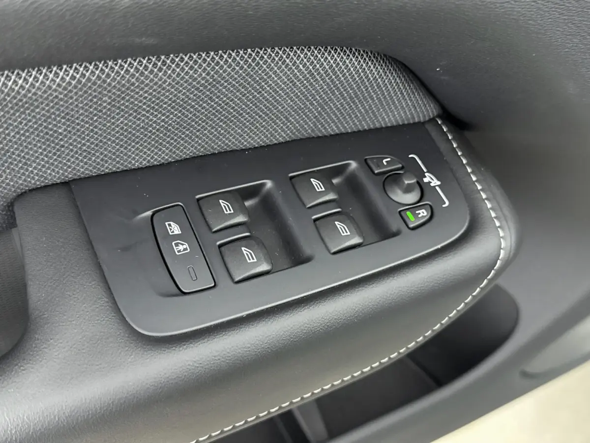 POLESTAR Engineered T8 hybrid Long Range | SoH 100% | Bowers & Wilkins | Panoramadak | PDC V+A en 360 camera | Stoel + Stuurverwarming | Keyless | BLIS | Alarm |