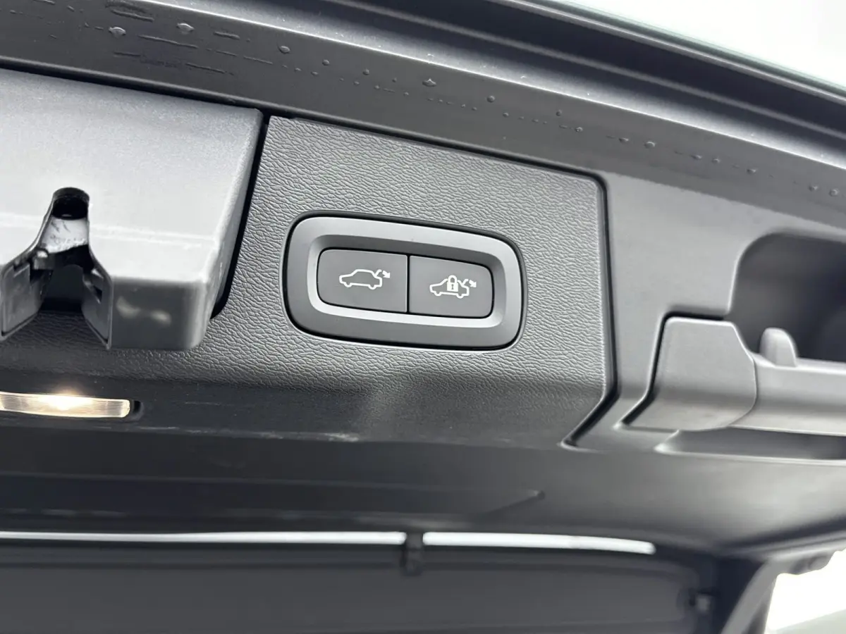 POLESTAR Engineered T8 hybrid Long Range | SoH 100% | Bowers & Wilkins | Panoramadak | PDC V+A en 360 camera | Stoel + Stuurverwarming | Keyless | BLIS | Alarm |