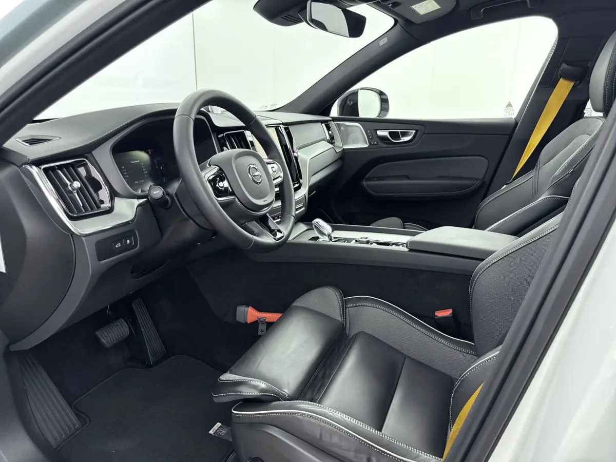 POLESTAR Engineered T8 hybrid Long Range | SoH 100% | Bowers & Wilkins | Panoramadak | PDC V+A en 360 camera | Stoel + Stuurverwarming | Keyless | BLIS | Alarm |
