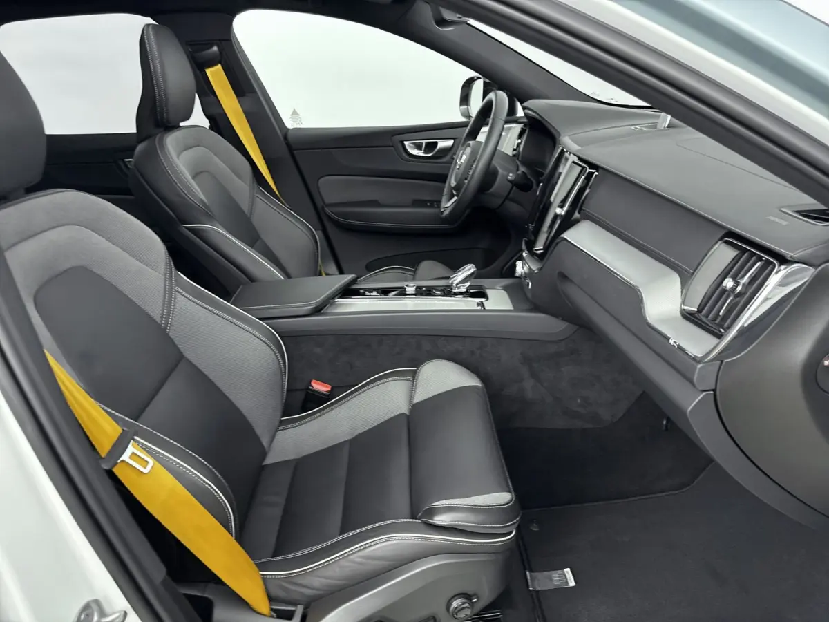 POLESTAR Engineered T8 hybrid Long Range | SoH 100% | Bowers & Wilkins | Panoramadak | PDC V+A en 360 camera | Stoel + Stuurverwarming | Keyless | BLIS | Alarm |