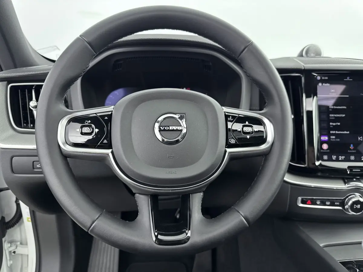 POLESTAR Engineered T8 hybrid Long Range | SoH 100% | Bowers & Wilkins | Panoramadak | PDC V+A en 360 camera | Stoel + Stuurverwarming | Keyless | BLIS | Alarm |