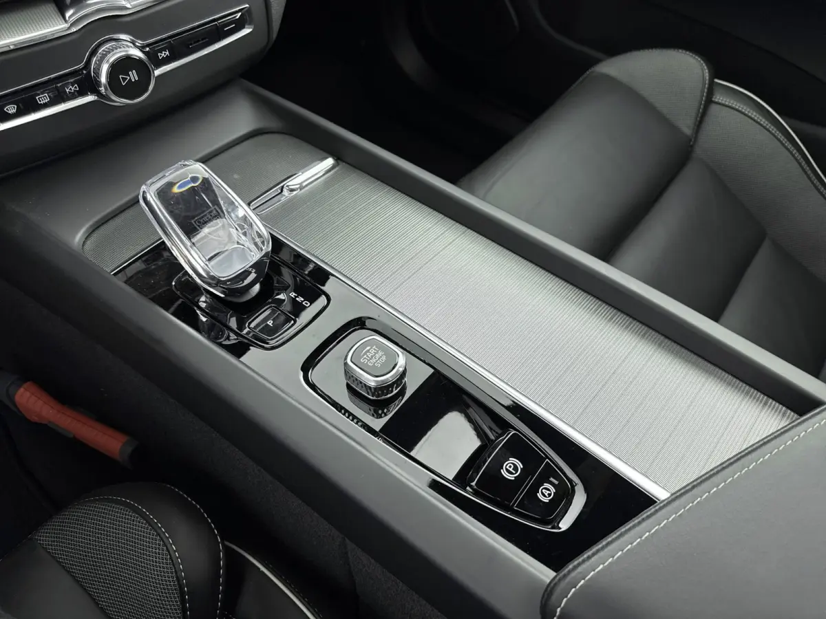 POLESTAR Engineered T8 hybrid Long Range | SoH 100% | Bowers & Wilkins | Panoramadak | PDC V+A en 360 camera | Stoel + Stuurverwarming | Keyless | BLIS | Alarm |