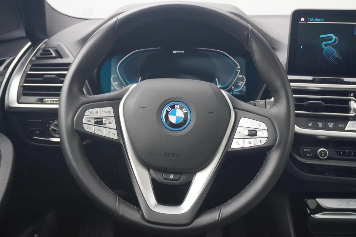 xDrive30e | SoH 91% | Panoramadak | Head-Up Display | Trekhaak | Laserlight | Active Cruise Control