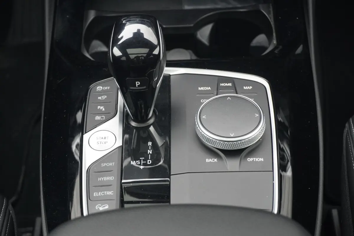 xDrive30e | SoH 91% | Panoramadak | Head-Up Display | Trekhaak | Laserlight | Active Cruise Control