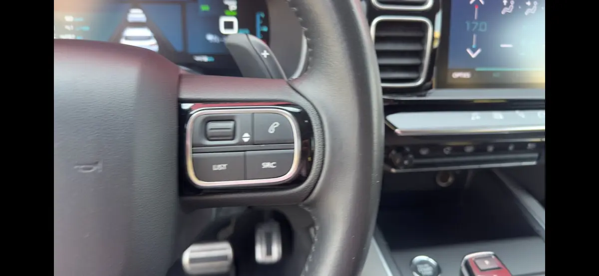 1.6 Plug-in Hybrid 225 Business Plus | Apple Carplay / Android Auto | Cruise Control | Adaptieve Lane Assist | Climate Control | Parkeersensoren Voor en Achter | Navigatie | Keyless Entry | 