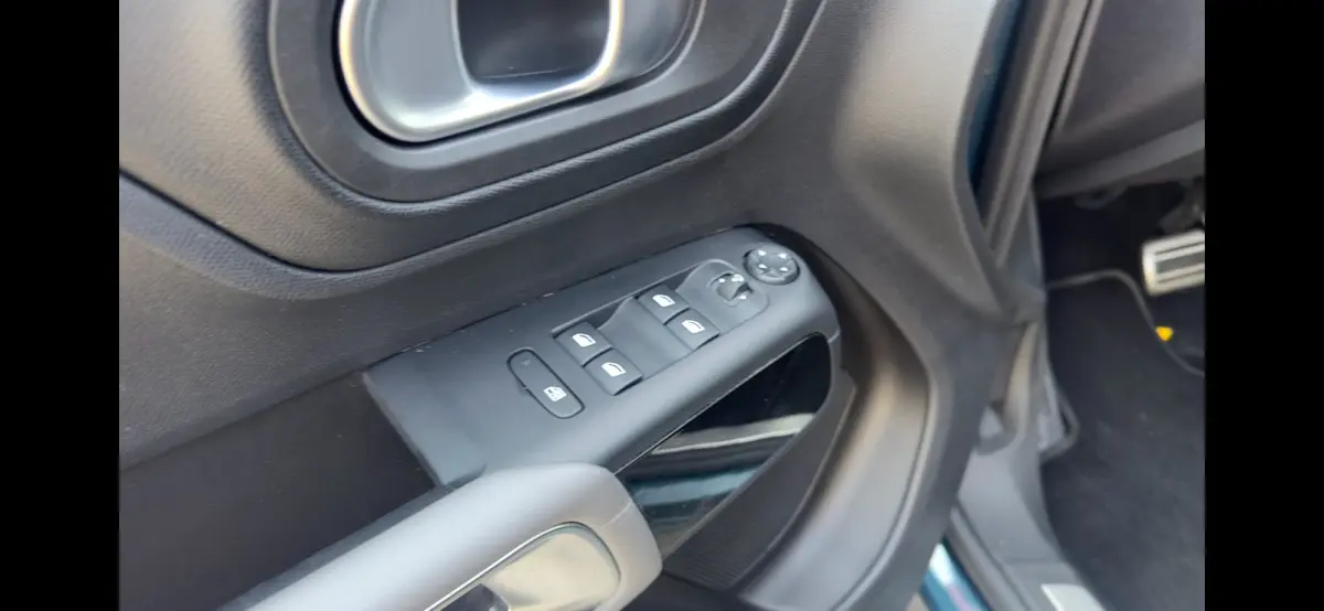 1.6 Plug-in Hybrid 225 Business Plus | Apple Carplay / Android Auto | Cruise Control | Adaptieve Lane Assist | Climate Control | Parkeersensoren Voor en Achter | Navigatie | Keyless Entry | 