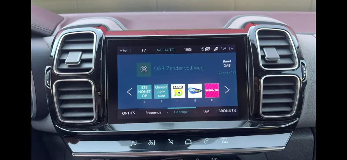1.6 Plug-in Hybrid 225 Business Plus | Apple Carplay / Android Auto | Cruise Control | Adaptieve Lane Assist | Climate Control | Parkeersensoren Voor en Achter | Navigatie | Keyless Entry | 