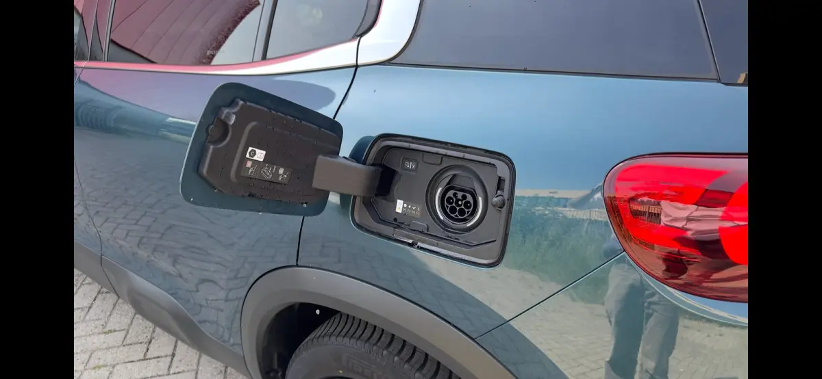 1.6 Plug-in Hybrid 225 Business Plus | Apple Carplay / Android Auto | Cruise Control | Adaptieve Lane Assist | Climate Control | Parkeersensoren Voor en Achter | Navigatie | Keyless Entry | 