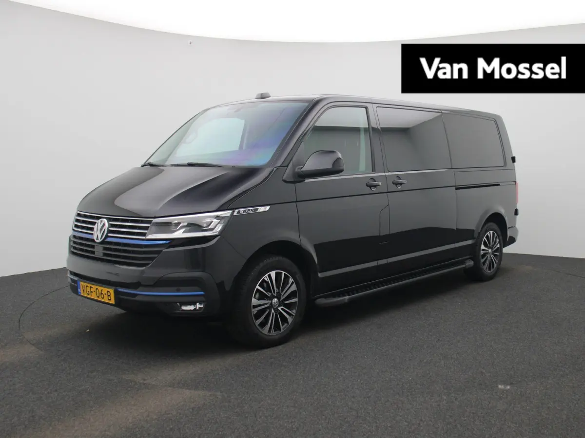 2.0 TDI L2H1 Bulli 150PK | Automaat | Dubbele Cabine | Trekhaak | Parkeersensoren Voor + Achter | Achteruitrijcamera | Adaptive Cruise Control | Multifunctioneel Stuurwiel | Voorruit Verwarm