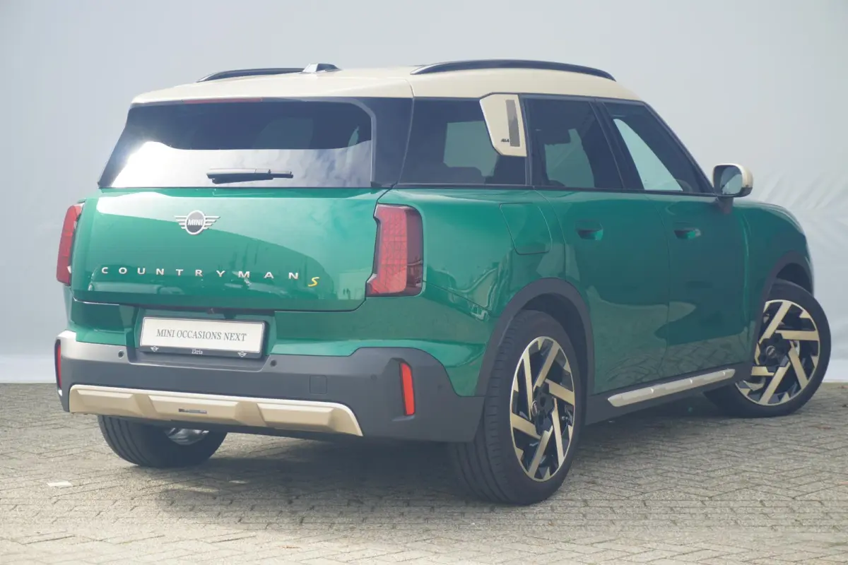 SE ALL4 | Favoured Uitvoering | Pakket XL | Harman Kardon | Memorystoelen | Panoramadak | Trekhaak | Driving Assistant Professional |