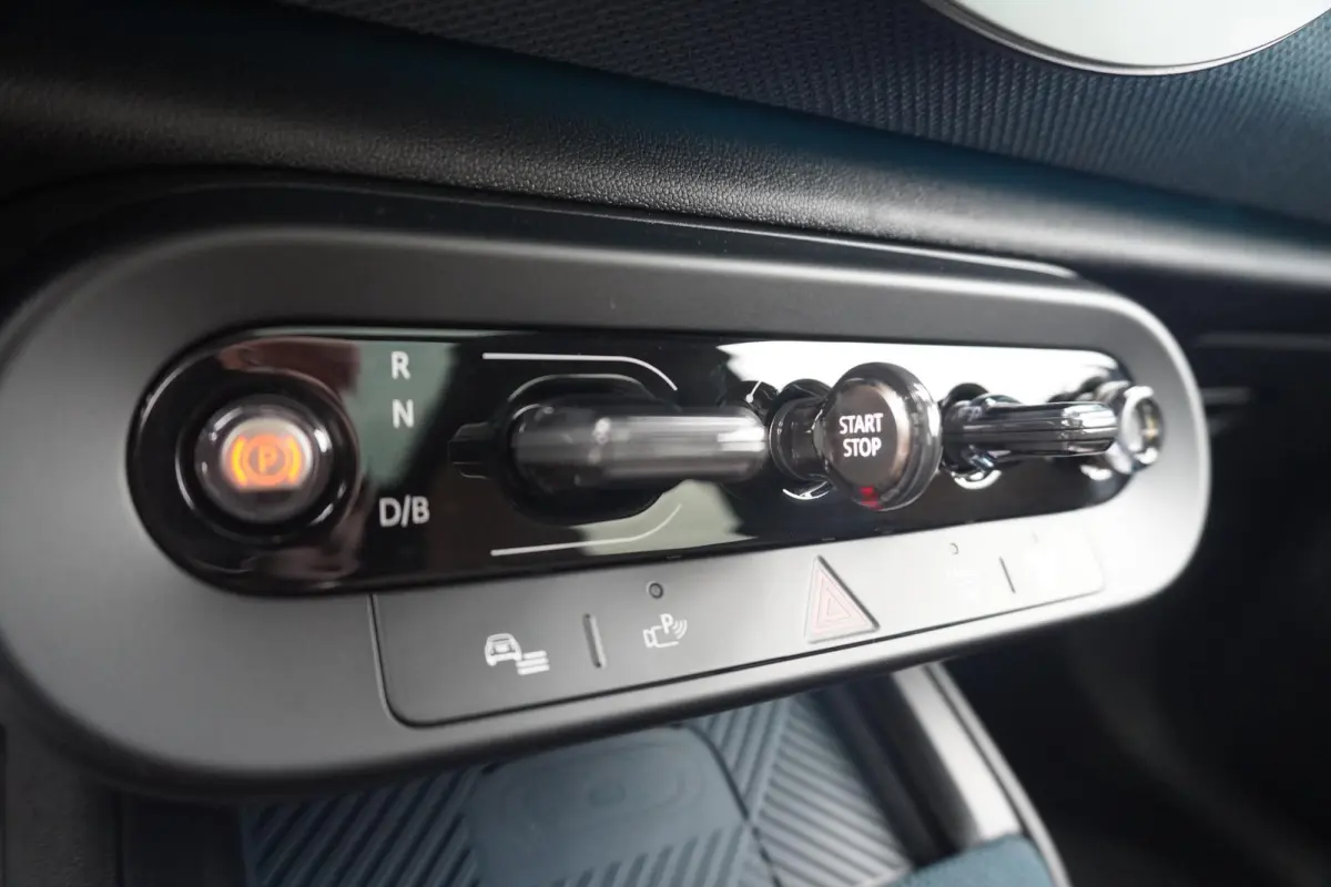 SE ALL4 | Favoured Uitvoering | Pakket XL | Harman Kardon | Memorystoelen | Panoramadak | Trekhaak | Driving Assistant Professional |