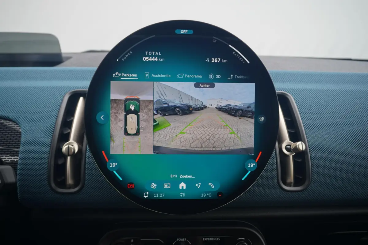 SE ALL4 | Favoured Uitvoering | Pakket XL | Harman Kardon | Memorystoelen | Panoramadak | Trekhaak | Driving Assistant Professional |