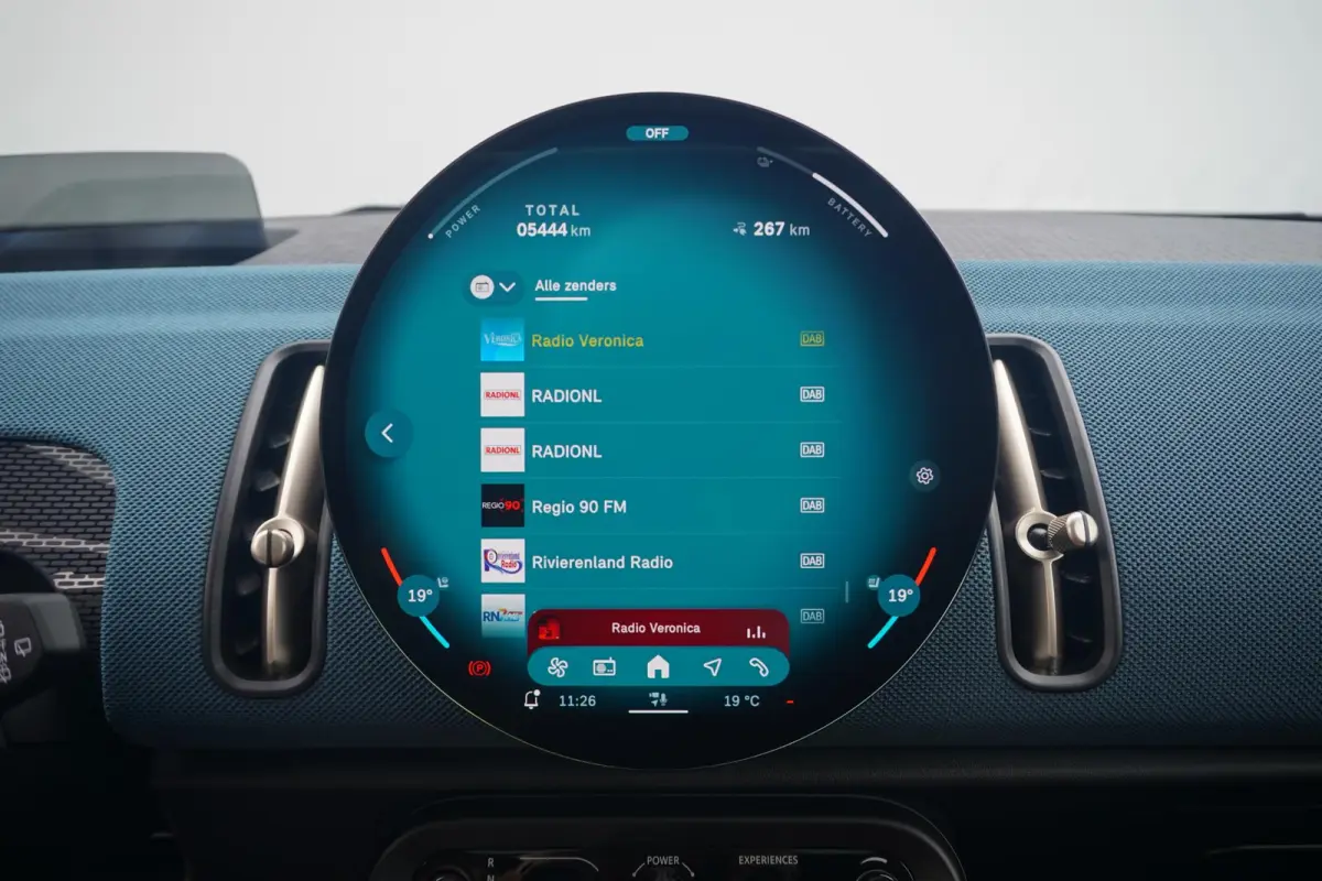 SE ALL4 | Favoured Uitvoering | Pakket XL | Harman Kardon | Memorystoelen | Panoramadak | Trekhaak | Driving Assistant Professional |