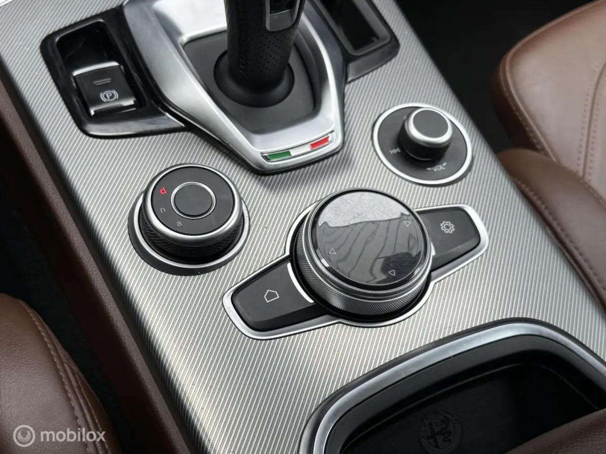 2.0 T AWD Veloce Panodak Leer Navi Carplay Camera Harman Kardon Trekhaak