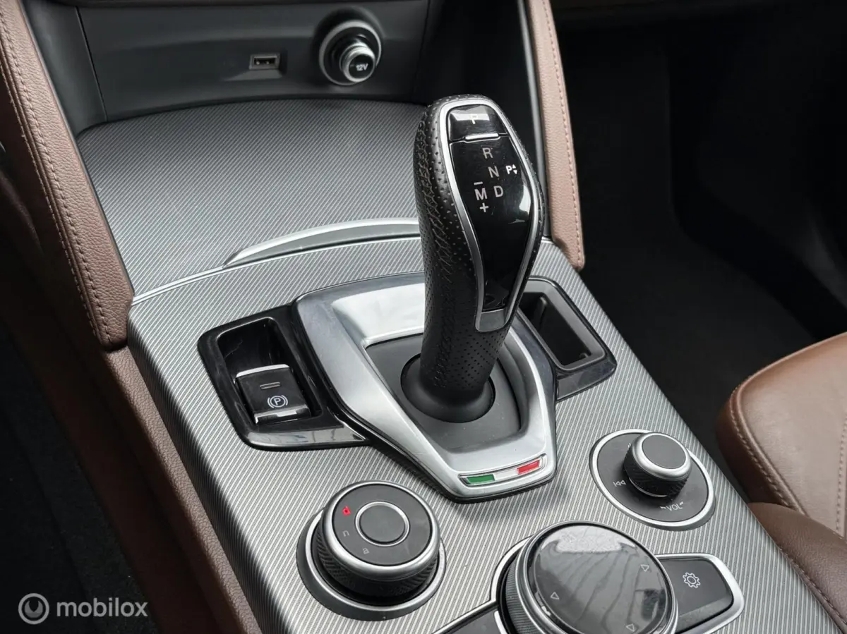2.0 T AWD Veloce Panodak Leer Navi Carplay Camera Harman Kardon Trekhaak