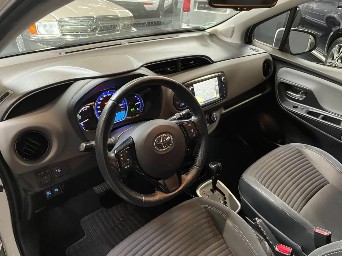 1.5 Hybrid Dynamic Bi-Tone Cruise ,Stoel verw, Navigatie & Camera