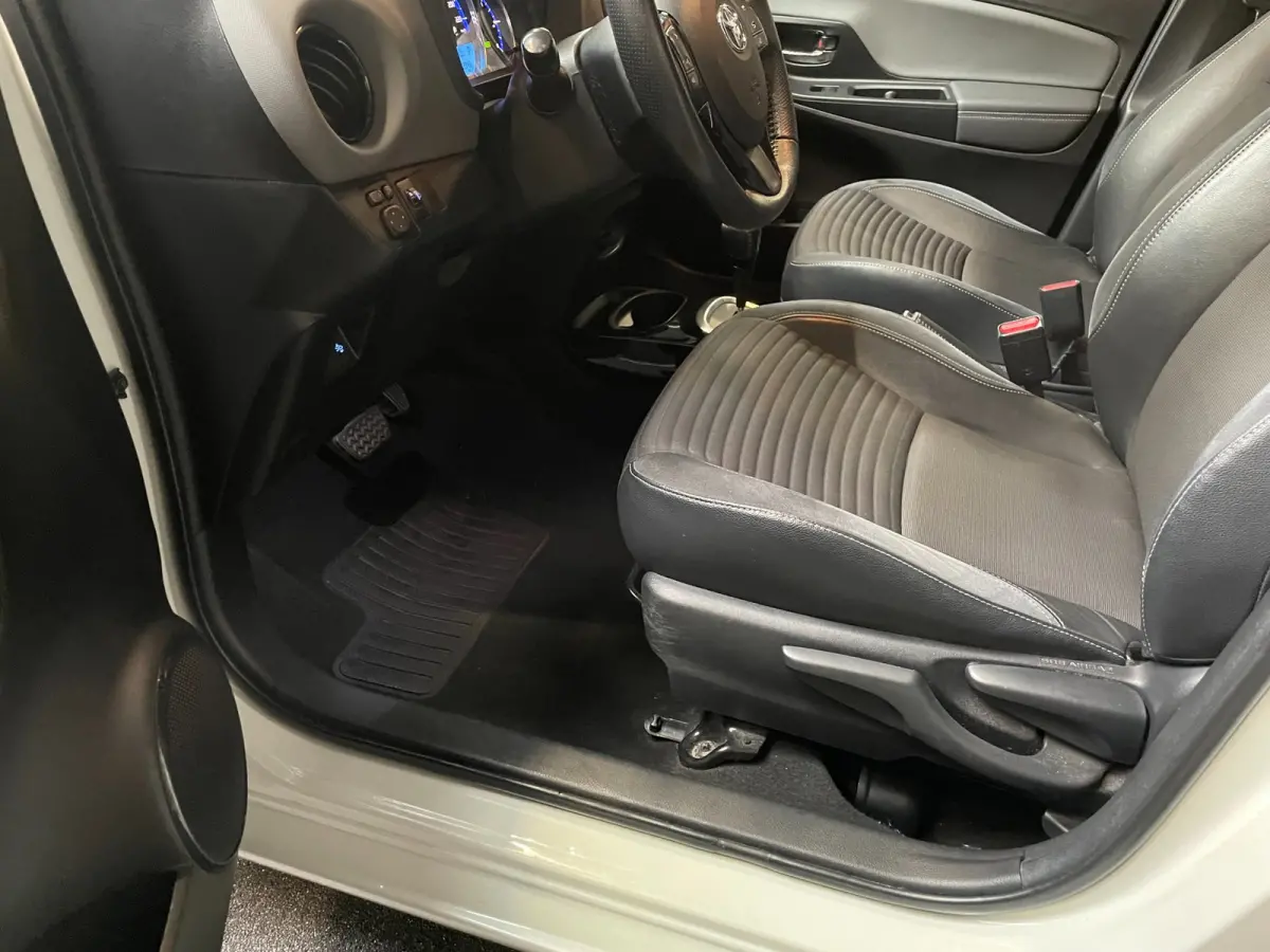 1.5 Hybrid Dynamic Bi-Tone Cruise ,Stoel verw, Navigatie & Camera