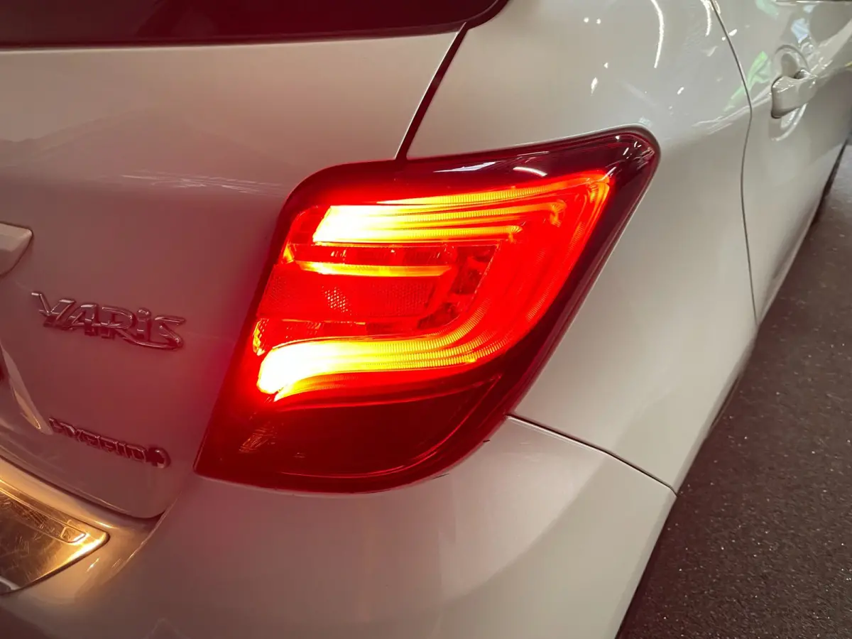 1.5 Hybrid Dynamic Bi-Tone Cruise ,Stoel verw, Navigatie & Camera