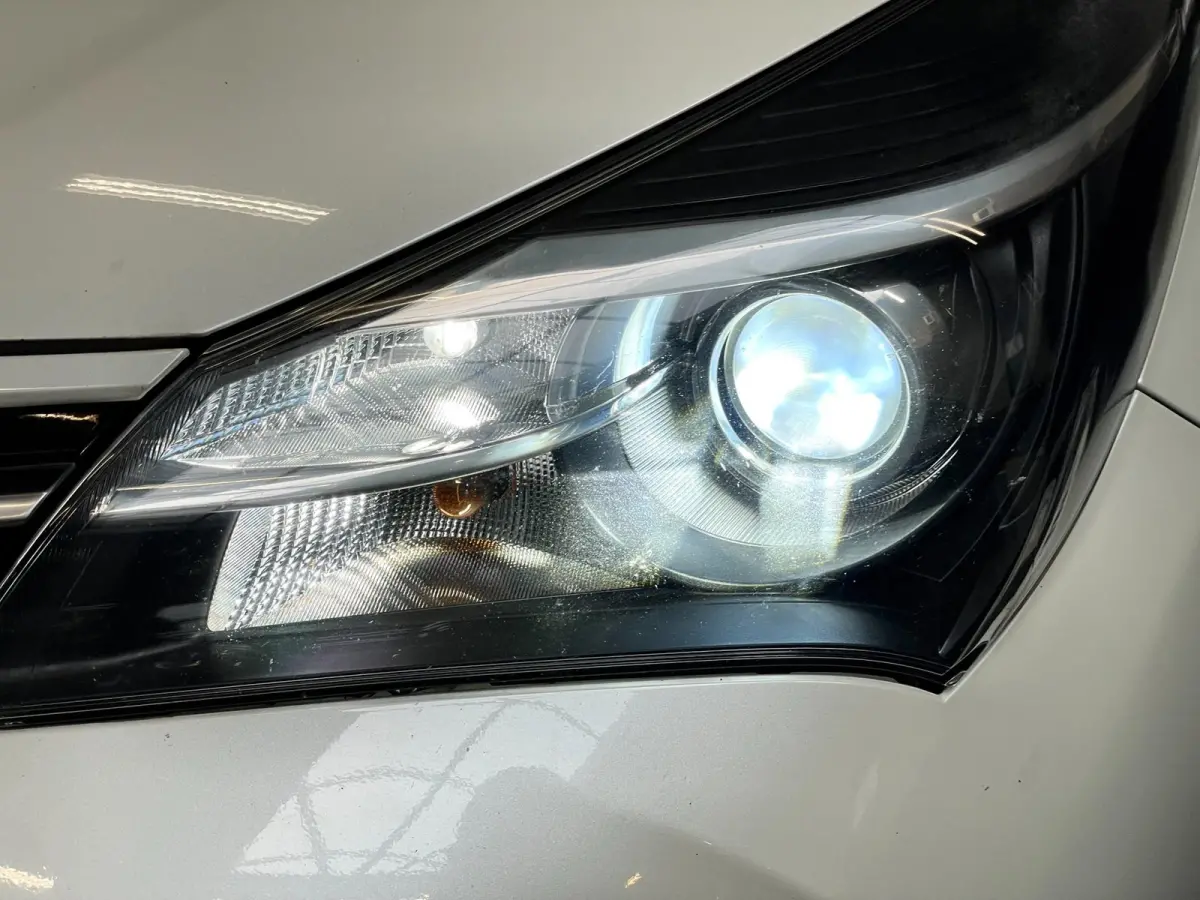 1.5 Hybrid Dynamic Bi-Tone Cruise ,Stoel verw, Navigatie & Camera