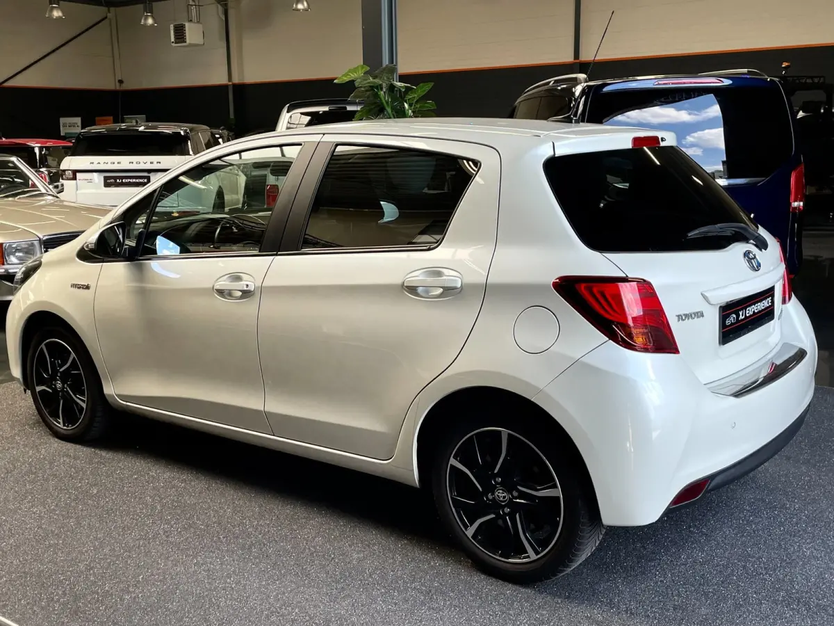 1.5 Hybrid Dynamic Bi-Tone Cruise ,Stoel verw, Navigatie & Camera
