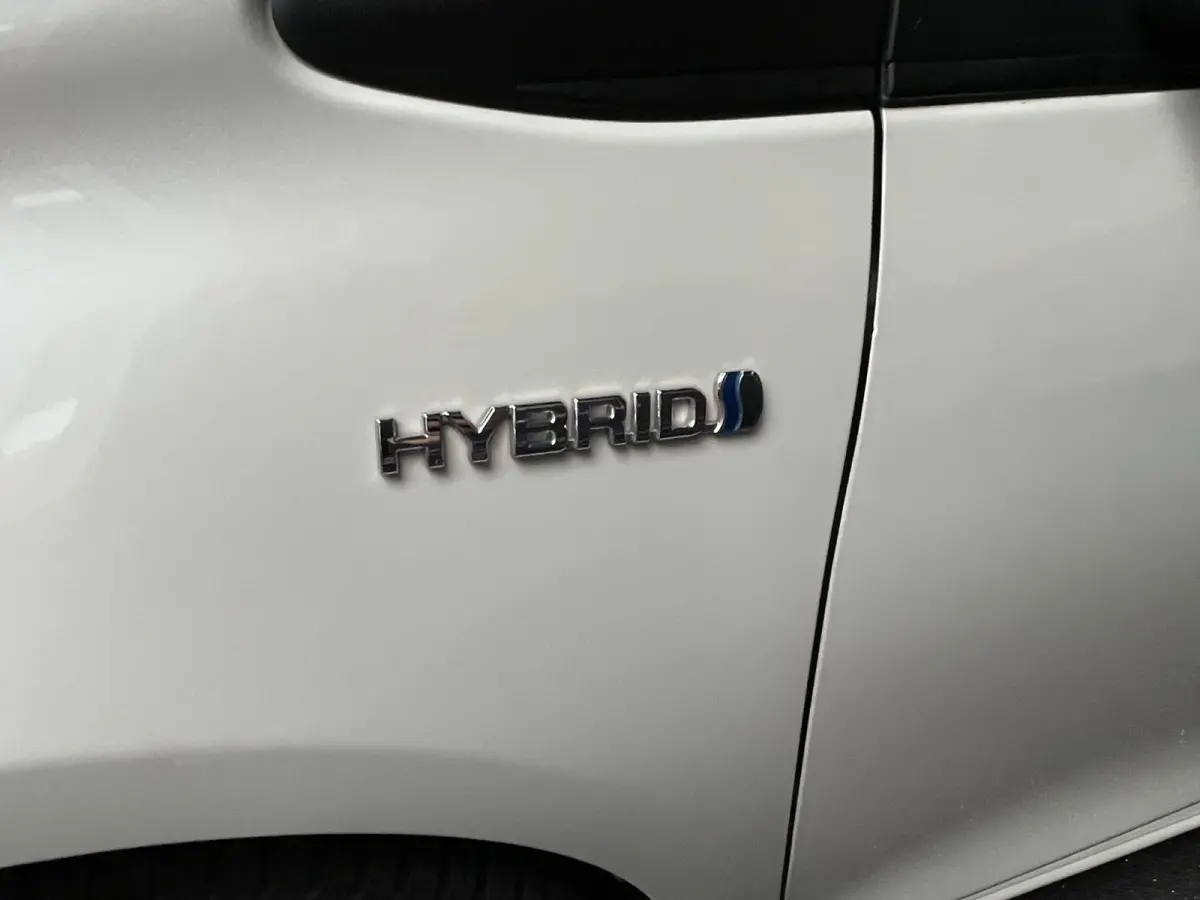1.5 Hybrid Dynamic Bi-Tone Cruise ,Stoel verw, Navigatie & Camera
