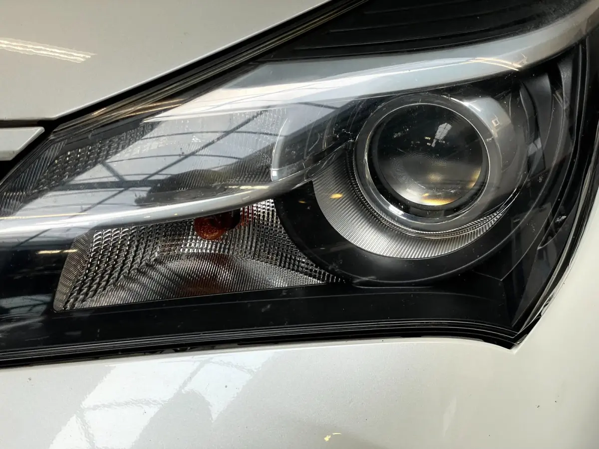 1.5 Hybrid Dynamic Bi-Tone Cruise ,Stoel verw, Navigatie & Camera