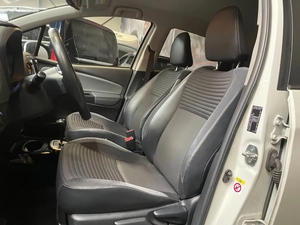 1.5 Hybrid Dynamic Bi-Tone Cruise ,Stoel verw, Navigatie & Camera
