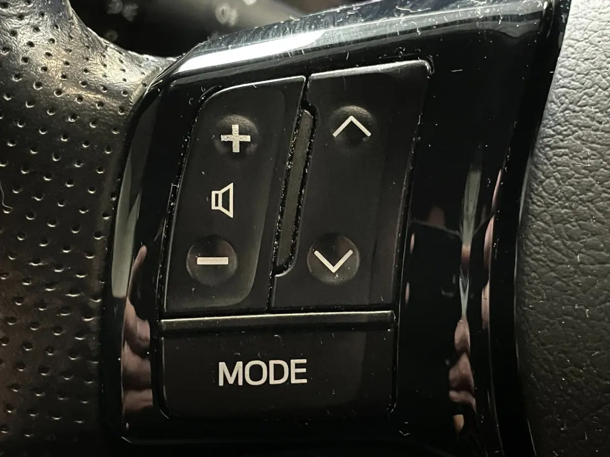 1.5 Hybrid Dynamic Bi-Tone Cruise ,Stoel verw, Navigatie & Camera