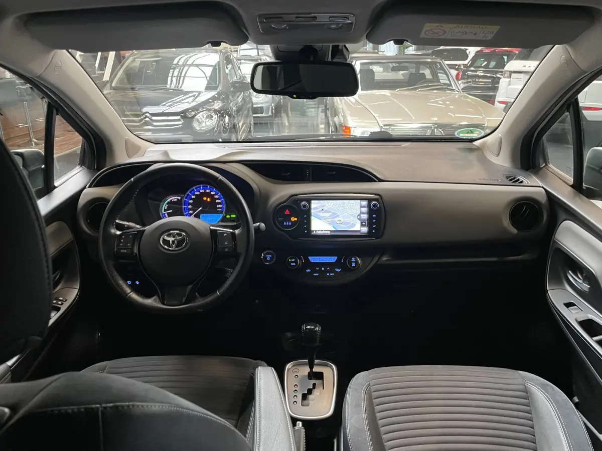 1.5 Hybrid Dynamic Bi-Tone Cruise ,Stoel verw, Navigatie & Camera