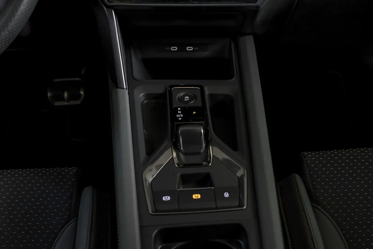 1.5 TSI e-Hybrid 272 PK VZ Extreme | Bronze Matt | S/K-Panodak | Sennheiser | Elek. stoelen | Matrix LED | Adapt. Cruise | Stoel-+stuurverw. | Camera | NAV+App. Connect | Elek. Klep | LM 19"