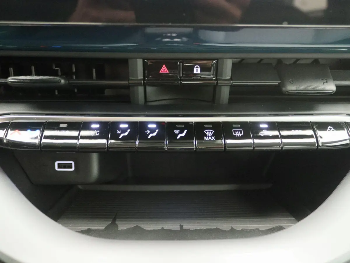 1.0 Hybrid Torino Launch Edition | Voorraadkorting | 16'' LM. Velgen | Parkeersensoren Achter | Draadloos Carplay & Android Auto |